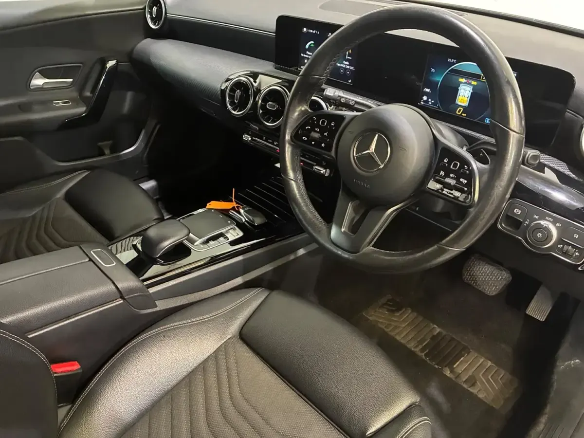 Used Mercedes A180 SE 116 HP (85 kW) 2018 White Hatchback