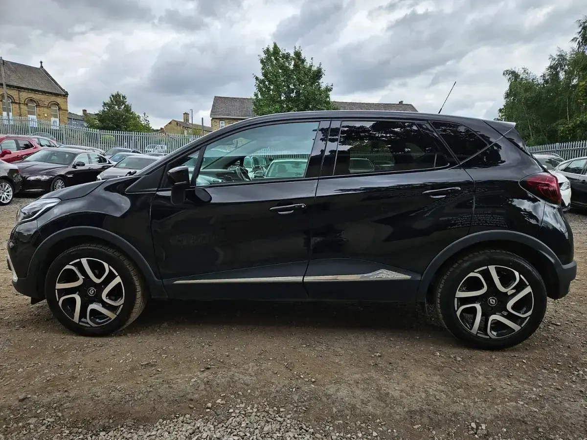Used Renault Captur Dynamique 90 HP (66 kW) 2018 Black SUV