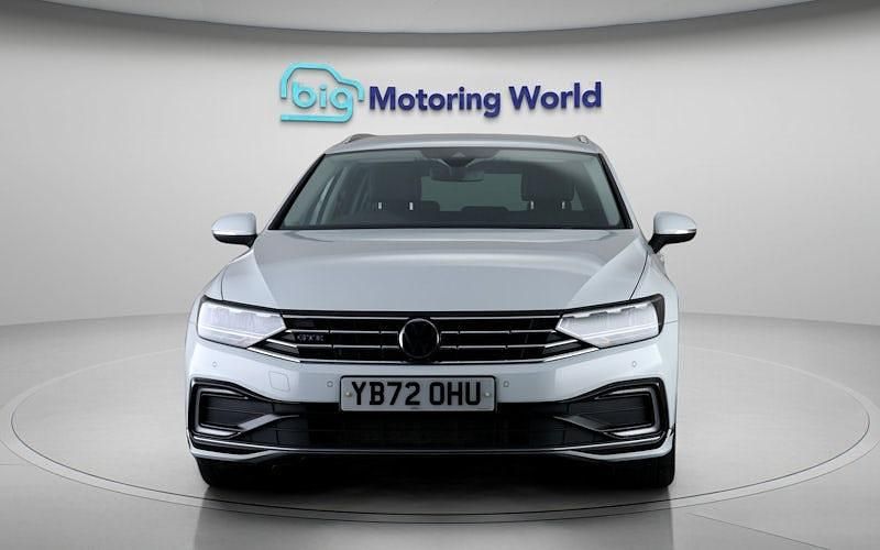 Used VW Passat GTE 218 HP (160 kW) 2022 White Estate
