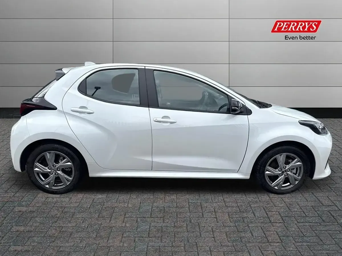 Ny Mazda 2 Exclusive-Line 114 HK (83 kW) 2025 Vit Halvkombi
