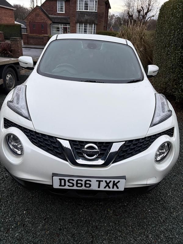 Used Nissan Juke N-Connecta 110 HP (80 kW) 2016 White SUV