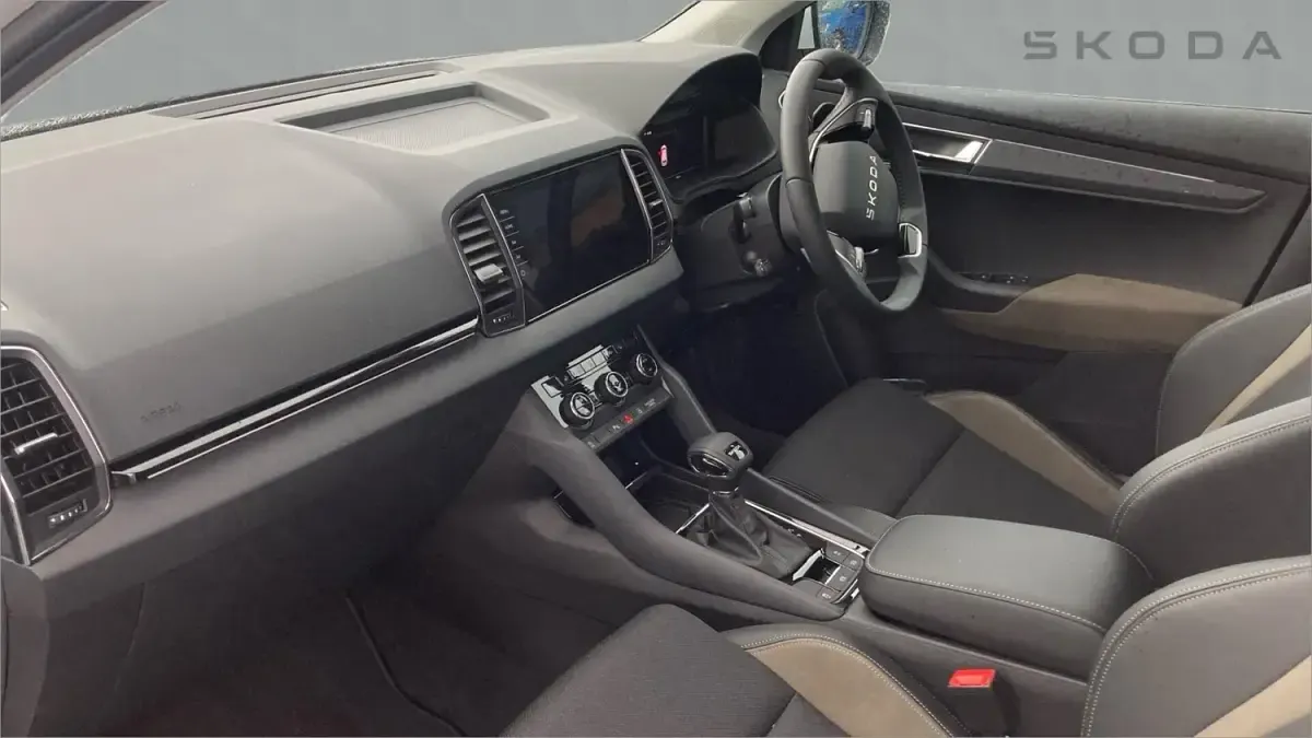 Usado Skoda Karoq SE L 150 CV (110 kW) 2026 Blanco SUV