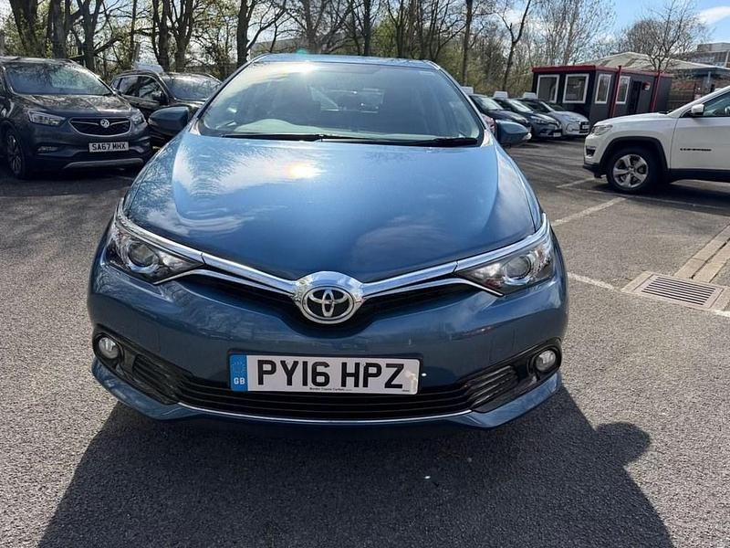 Used Toyota Auris Business Edition 116 HP (85 kW) 2016 Blue Hatchback