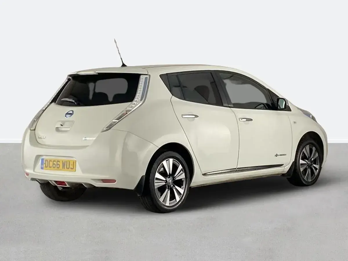 Used Nissan Leaf Tekna 80 kW (109 HP) 2016 White Hatchback