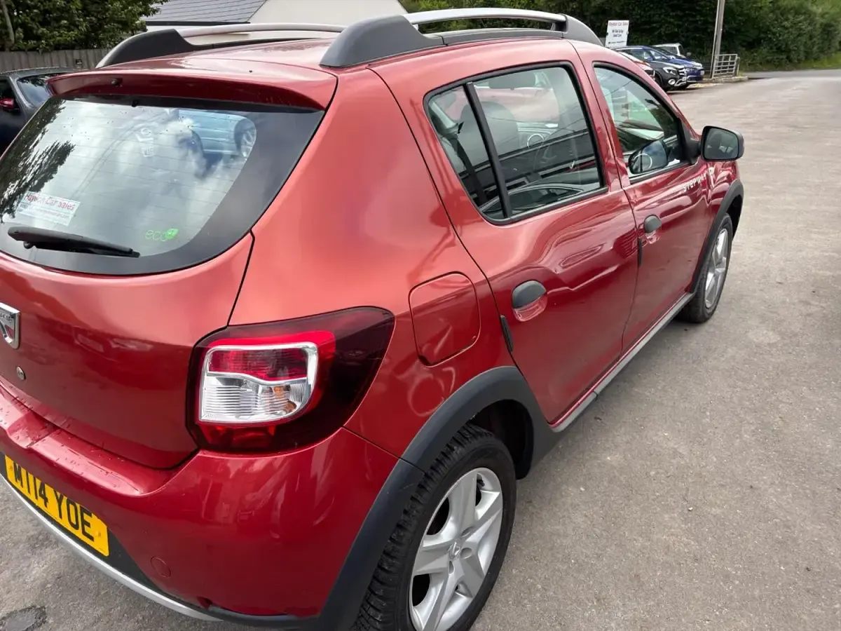 Used Dacia Sandero Ambiance 90 HP (66 kW) 2014 Red Hatchback