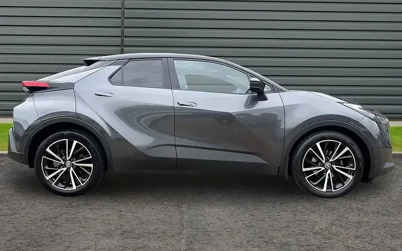 Used Toyota C-HR 140 HP (102 kW) 2026 SUV