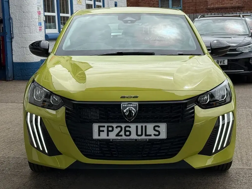 Uusi Peugeot 208 Style 100 HP (73 kW) 2026 Keltainen Viistoperä