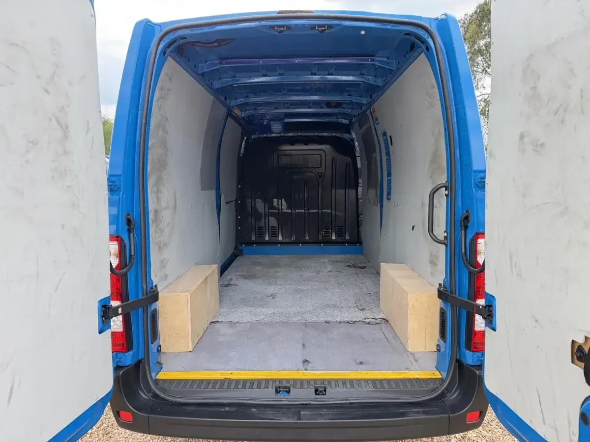 Used Renault Master Business 150 HP (110 kW) 2021 Blue MPV