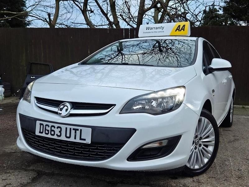 Used Vauxhall Astra 2013 White Hatchback