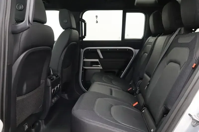 Used Land Rover Defender SE Dynamic 2023 Silver SUV
