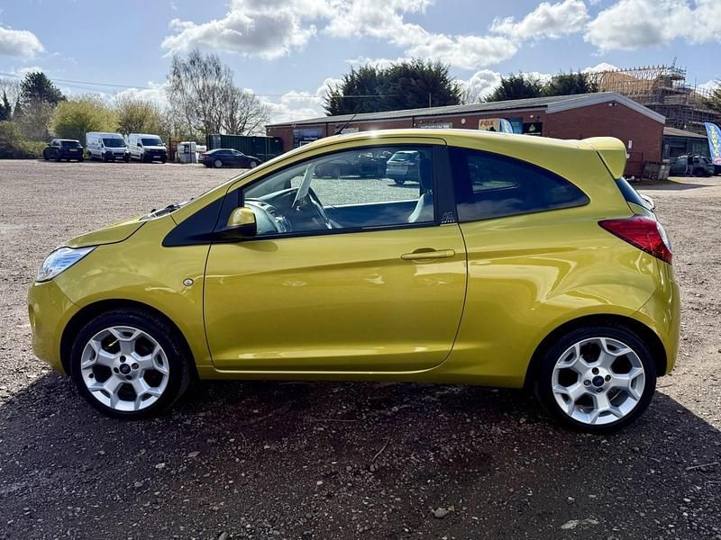 Used Ford Ka Zetec 69 HP (50 kW) 2016 Yellow Hatchback