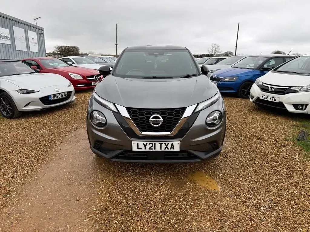 Usado Nissan Juke N-Connecta 114 CV (83 kW) 2021 Gris SUV