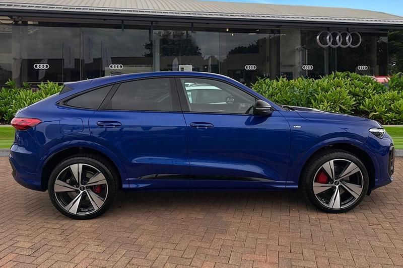 New Audi Q5 Sportback Exclusive 2025 Blue SUV