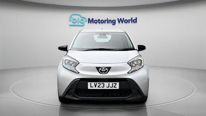 Used Toyota Aygo X PURE 71 HP (52 kW) 2023 Silver SUV