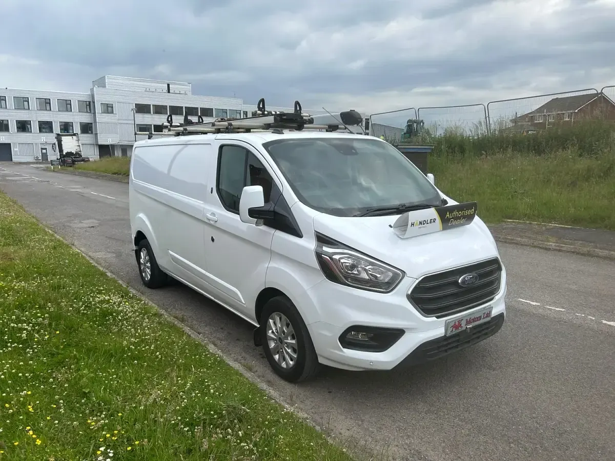 Used Ford Transit Custom Limited 130 HP (95 kW) 2021 White Van