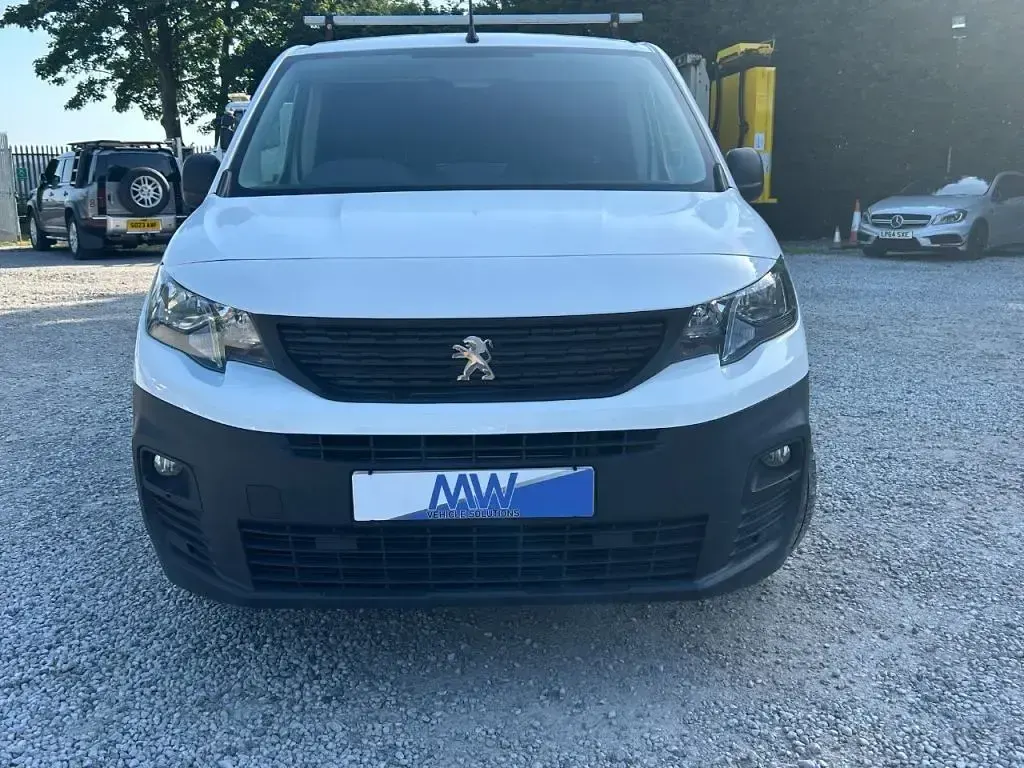 Used Peugeot Partner 131 HP (96 kW) 2020 White MPV
