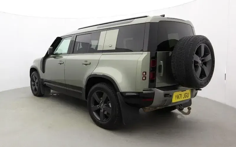 Used Land Rover Defender SE Dynamic 249 HP (183 kW) 2025 SUV