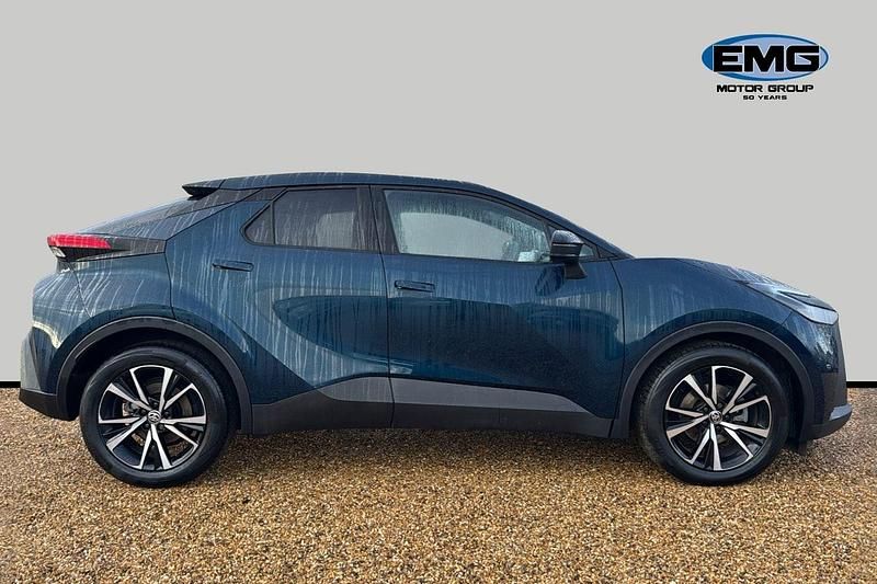 Used Toyota C-HR Design 140 HP (102 kW) 2024 Blue SUV