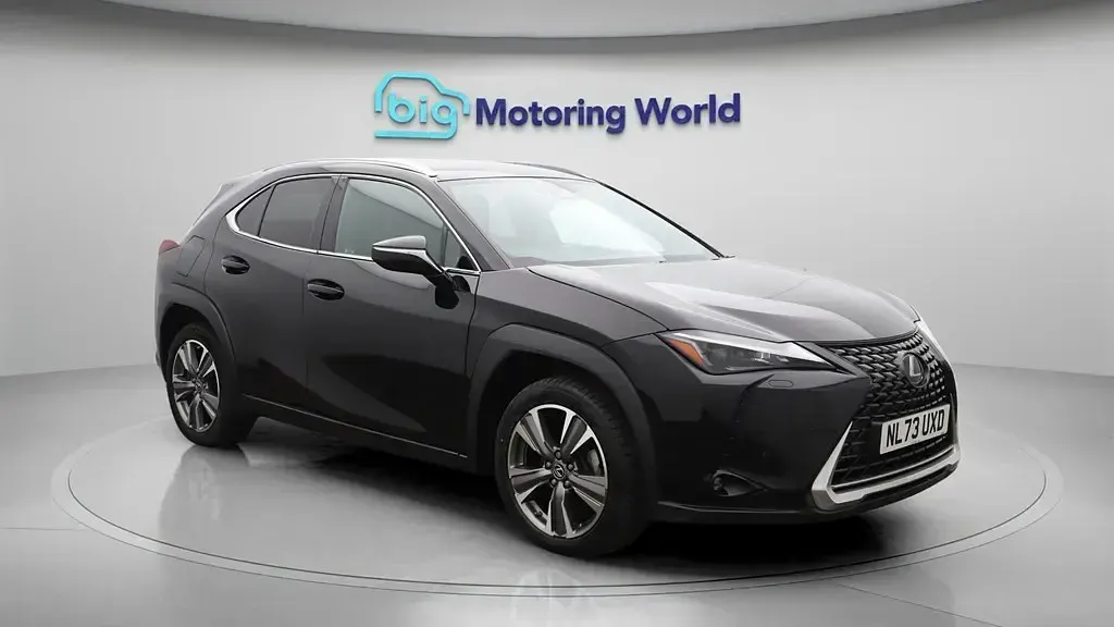 Usado Lexus UX 300e 150 kW (204 HP) 2023 SUV