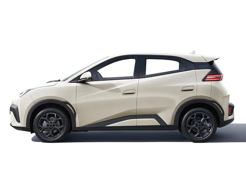 New BYD Dolphin Boost 85 kW (116 HP) 2025 White Hatchback