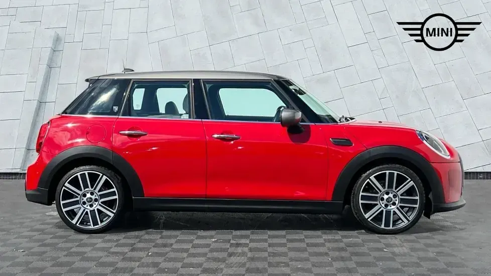 Used Mini Cooper Exclusive 134 HP (98 kW) 2022 Red Hatchback