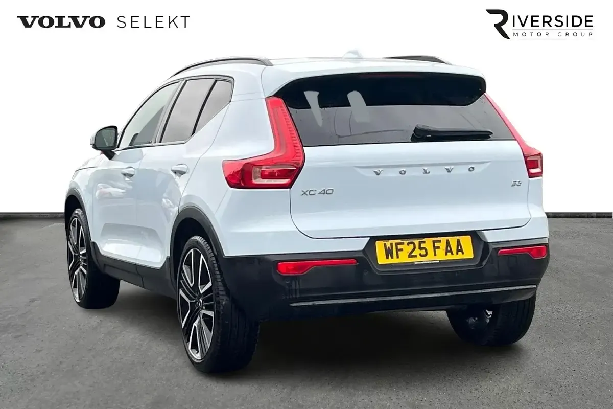 Usado Volvo XC40 Ultra 2025 Azul SUV