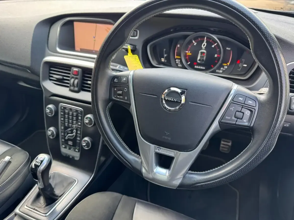 Used Volvo V40 R-Design 150 HP (110 kW) 2018 Black Hatchback