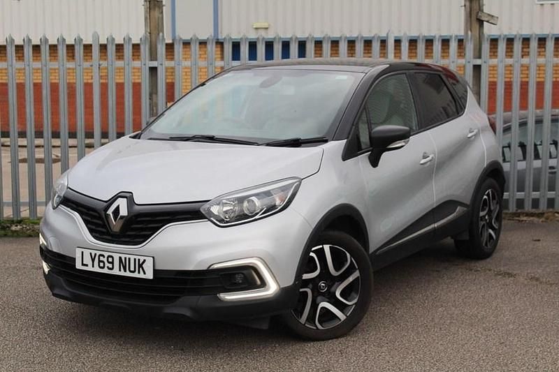 Used Renault Captur Iconic 90 HP (66 kW) 2019 Silver/black SUV