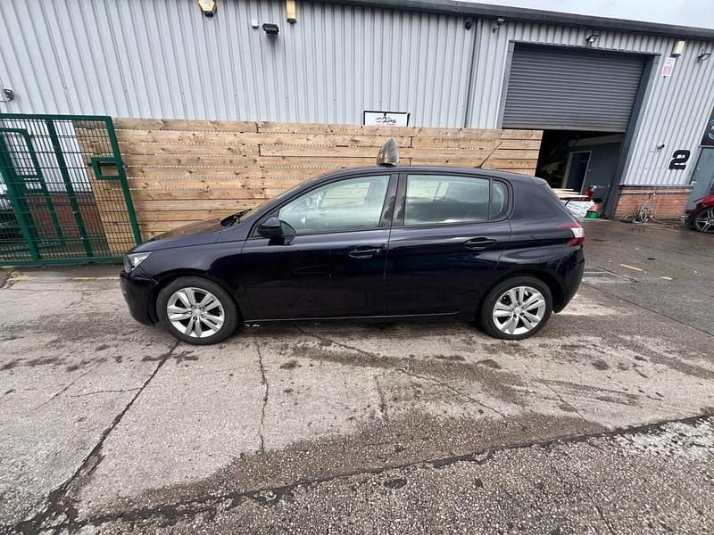 Used Peugeot 308 Active 100 HP (73 kW) 2014 Blue Hatchback