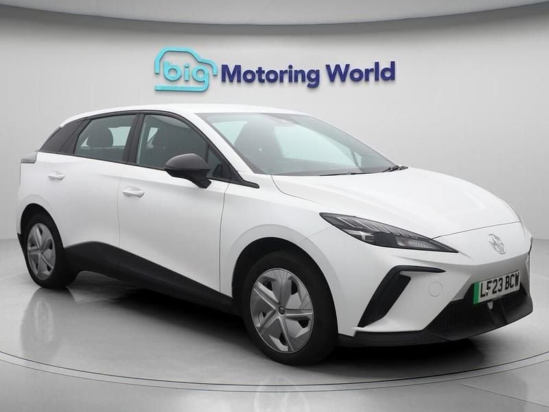 White Used 2023 MG MG4 EV SE Hatchback | £13,300 (Good price) - Image 1/4