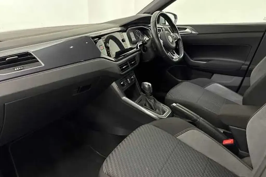 Usado VW Polo R-line 110 HP (80 kW) 2021 Prateado Citadino