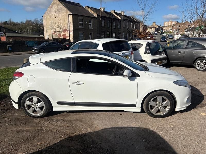 Used Renault Mégane Coupé Dynamique 2011 White Coupe