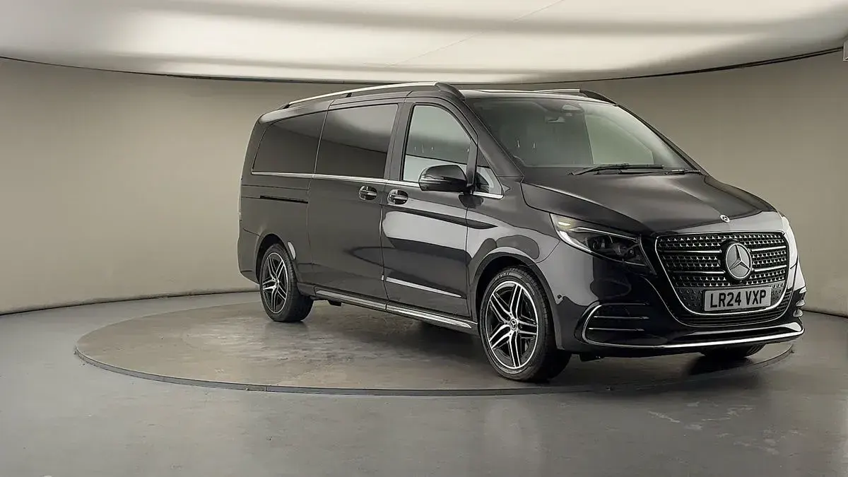 Used Mercedes V220 Premium 163 HP (119 kW) 2024 MPV