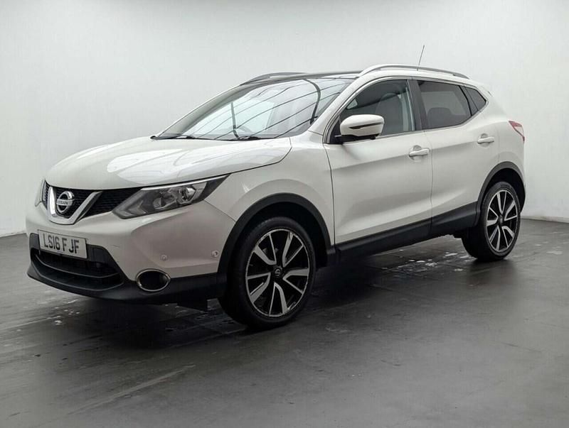 Used Nissan Qashqai Tekna 116 HP (85 kW) 2016 White SUV