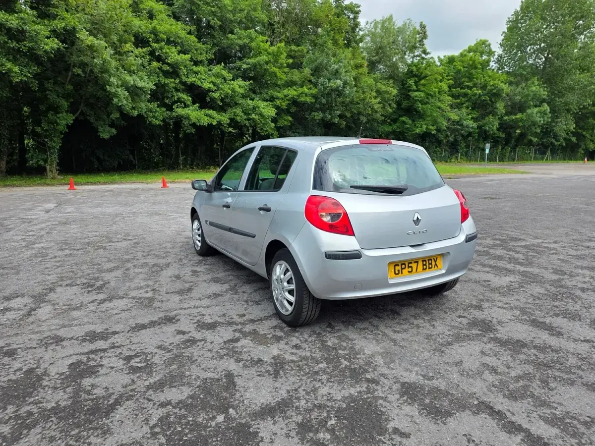 Used Renault Clio II Expression 2007 Silver Hatchback