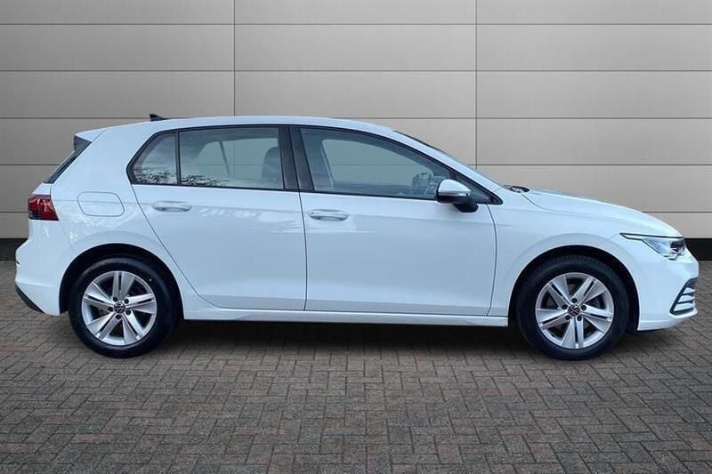 Used VW Golf VIII Life 130 HP (95 kW) 2021 Pure white Hatchback