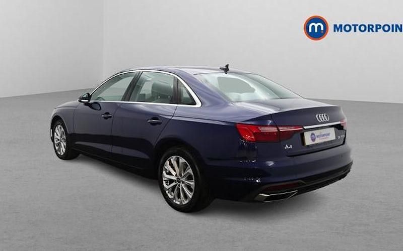 Używany Audi A4 150 KM (110 kW) 2023 Niebieski Sedan/Limuzyna