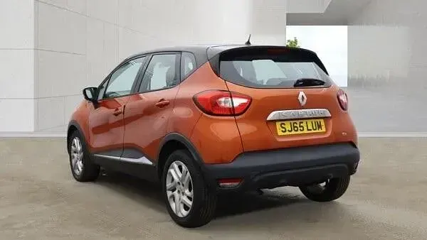 Used Renault Captur Dynamique 90 HP (66 kW) 2015 Orange/black SUV