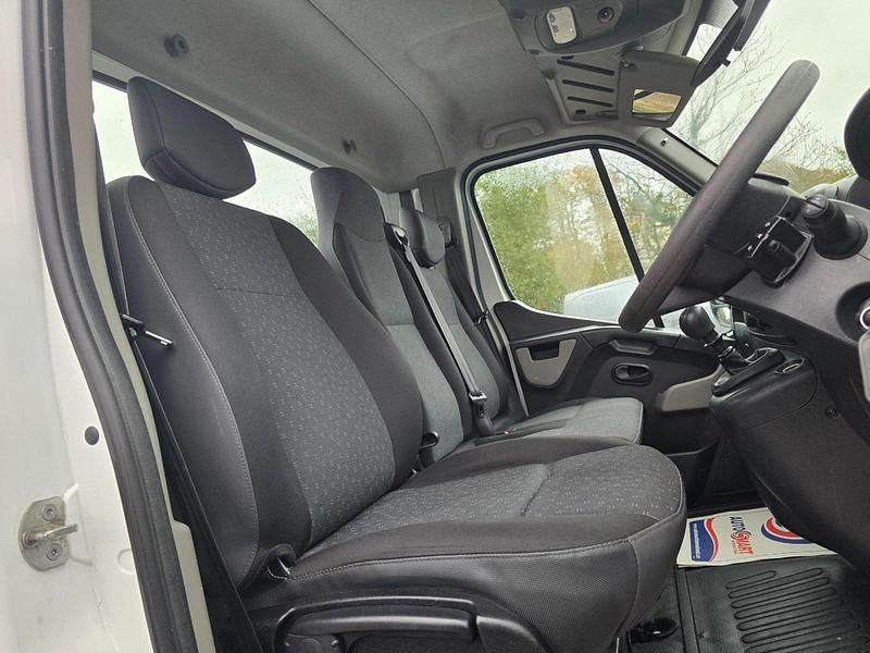 Used Vauxhall Movano 145 HP (106 kW) 2018 White MPV