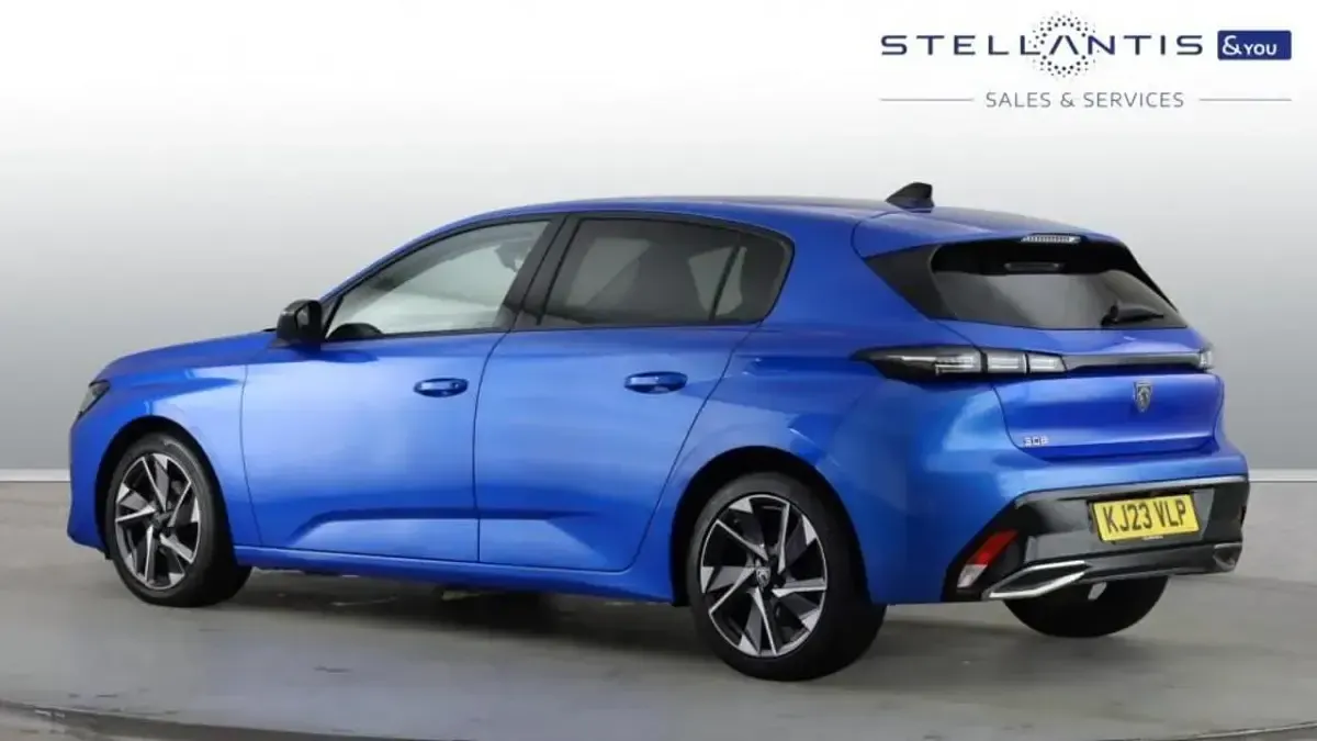 Used Peugeot 308 Allure Premium 129 HP (94 kW) 2023 Blue Hatchback