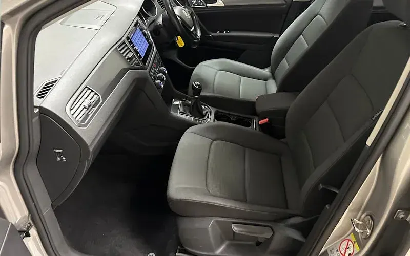 Used VW Golf VII SE 131 HP (96 kW) 2019 Hatchback