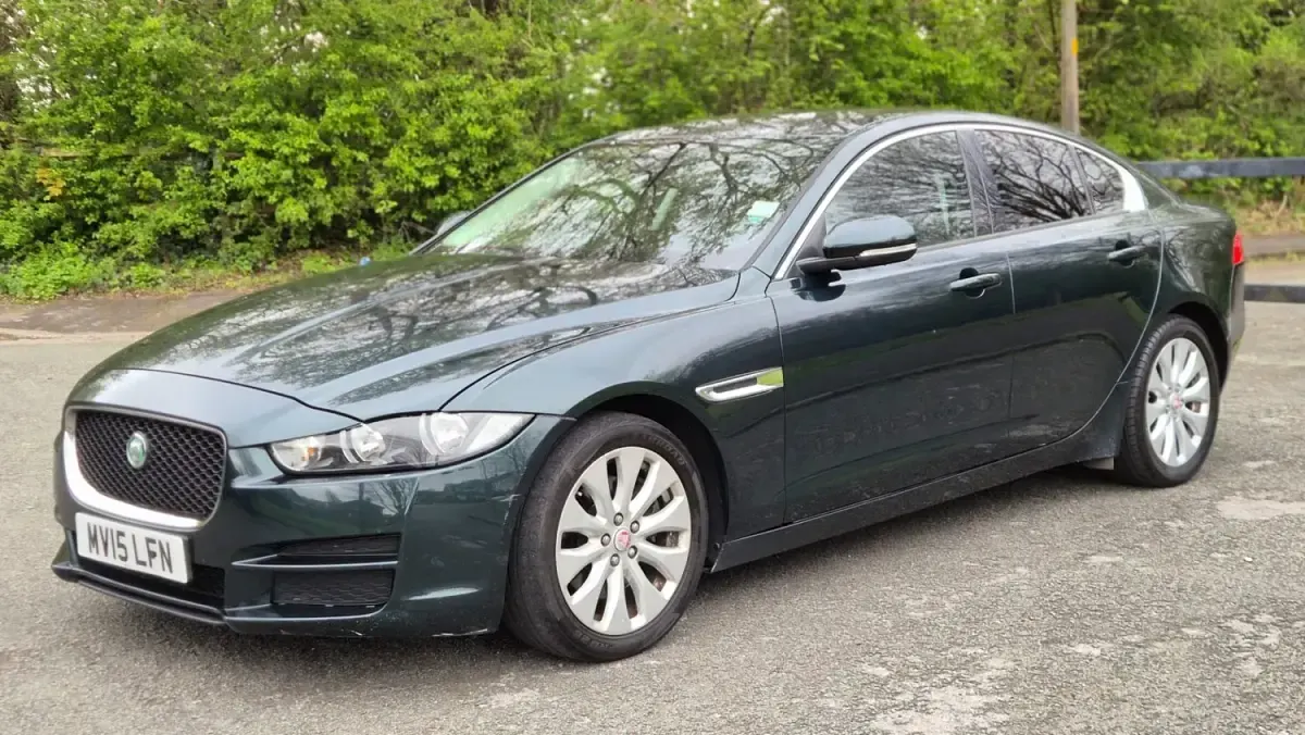 Usado Jaguar XE SE 2015 Verde Sedan