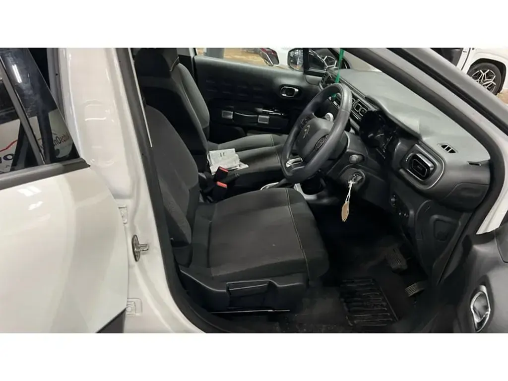 Used Citroën C3 PureTech 2024 Polar white Hatchback
