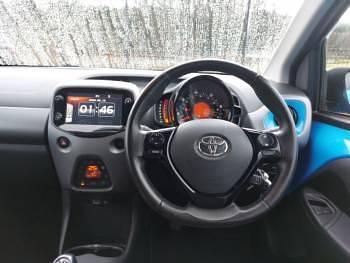 Used Toyota Aygo x-press 69 HP (50 kW) 2018 Blue Hatchback