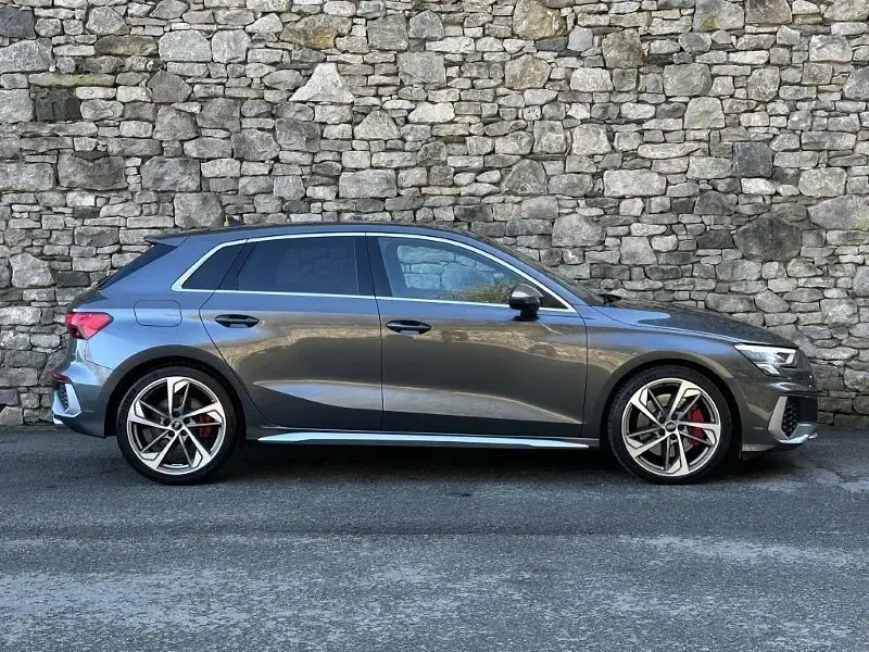 Usado Audi S3 Sportback Advanced 310 HP (228 kW) 2023 Cinzento Citadino