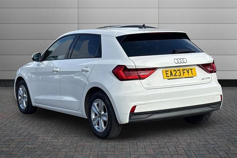 Used Audi A1 Advanced 110 HP (80 kW) 2023 White SUV