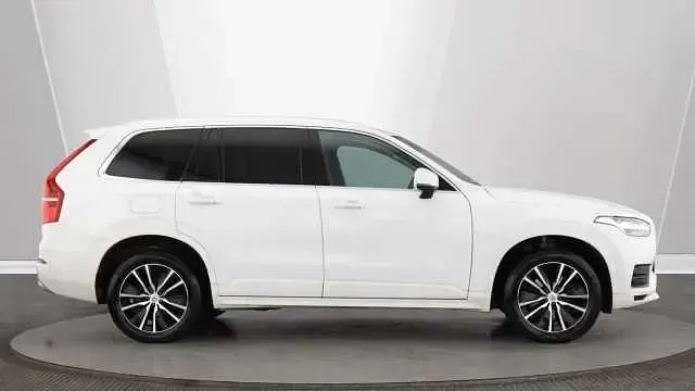 Usado Volvo XC90 Momentum 235 CV (172 kW) 2022 Blanco SUV