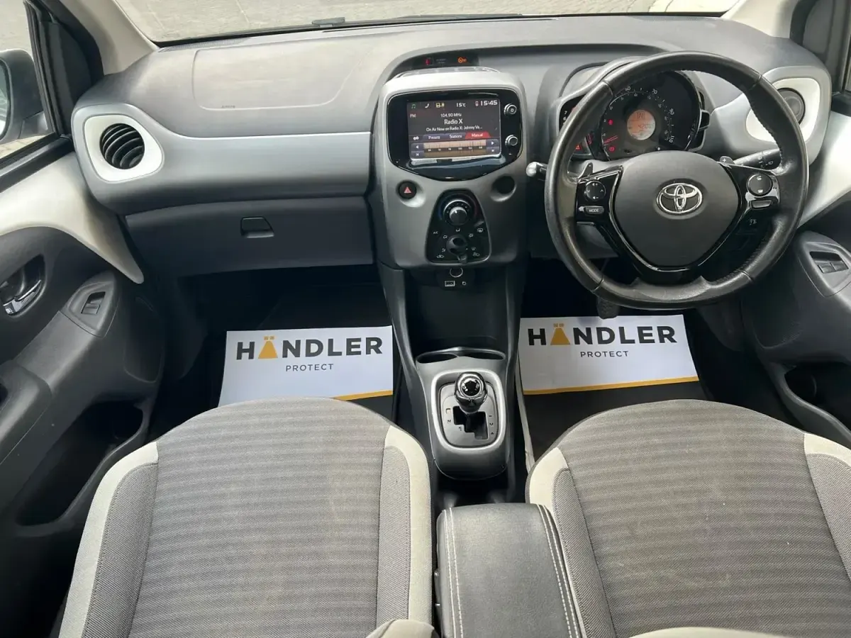 Usado Toyota Aygo X-play 72 HP (52 kW) 2019 Branco Citadino
