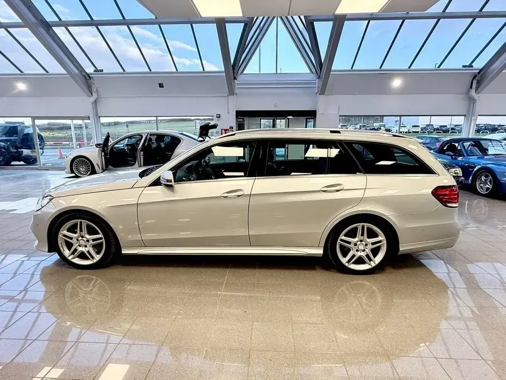 Usado Mercedes E220 AMG 170 HP (125 kW) 2013 Prateado Carrinha