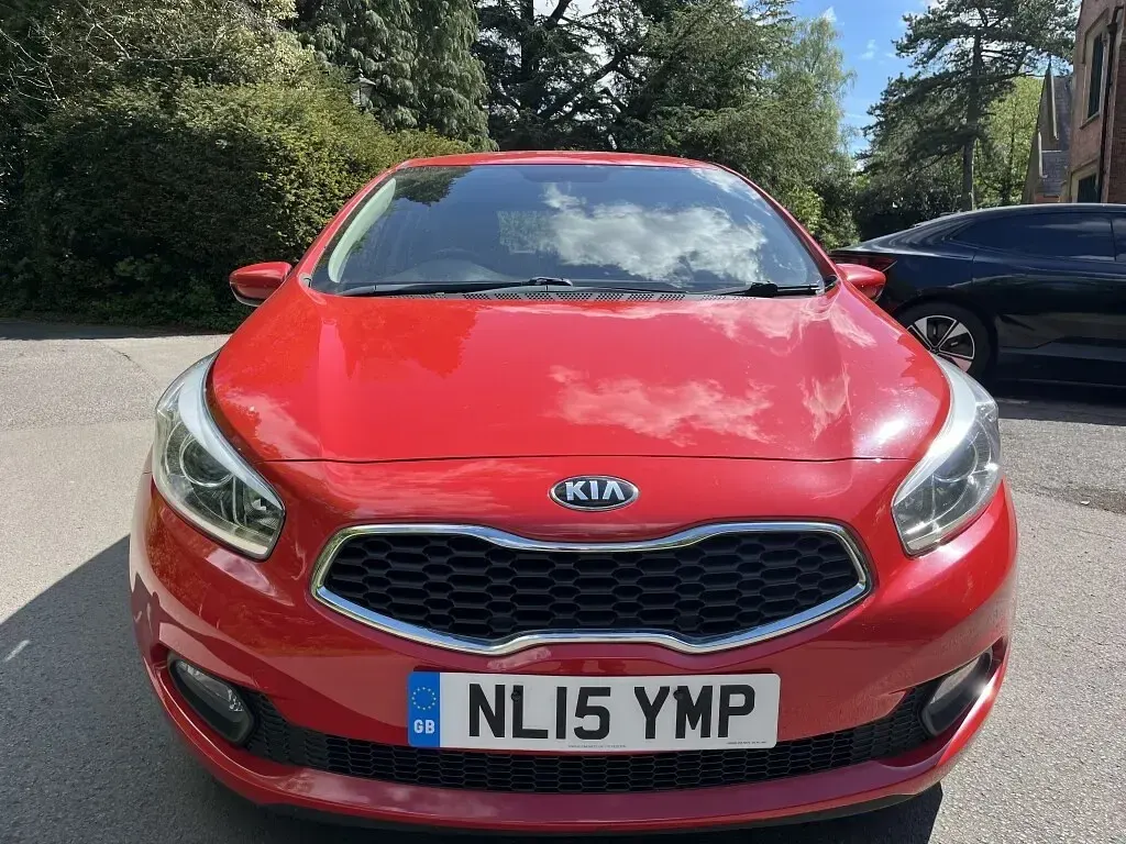 Used Kia Ceed 89 HP (65 kW) 2015 Red Hatchback